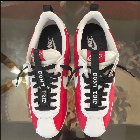 Nike - Picture 16 of 17